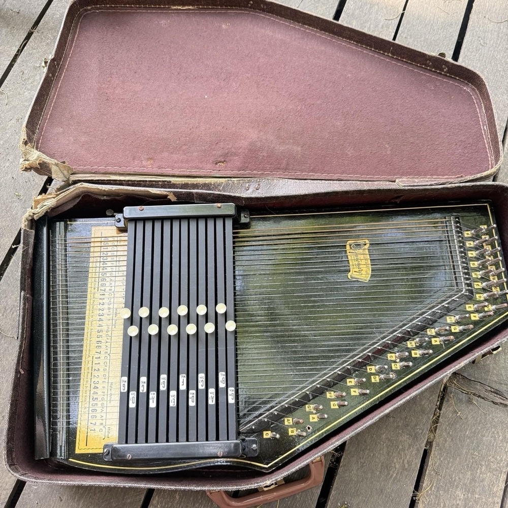 Vintage Oscar Schmidt Autoharp Nice Case Good Condition
